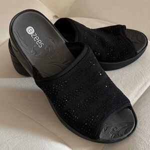 Bzees Women's Sparkling Black Mules